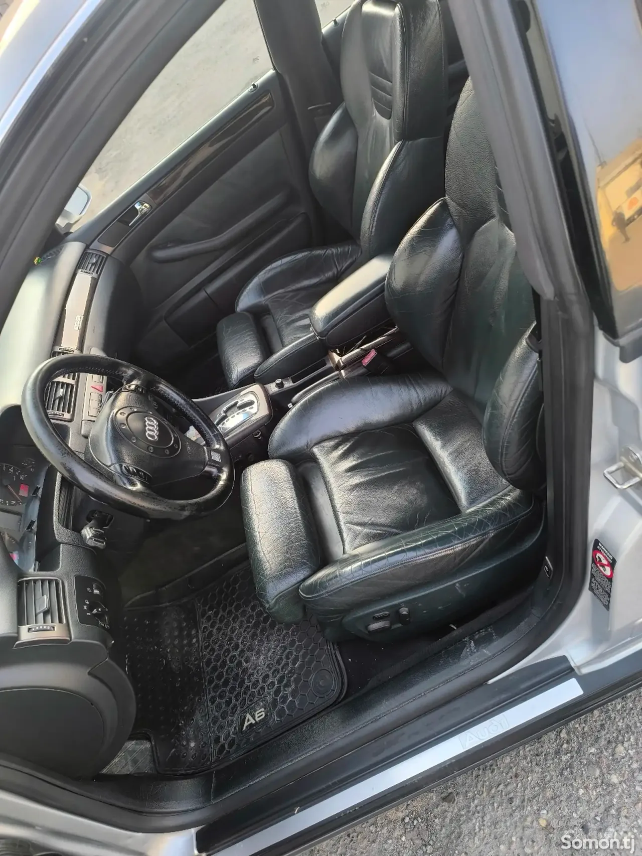 Audi A6 2001 · 2.5 AT
