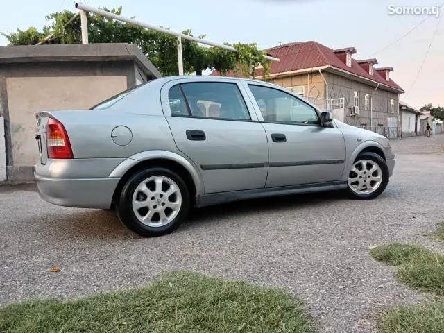 Opel Astra G 2001 · 1.6 MT