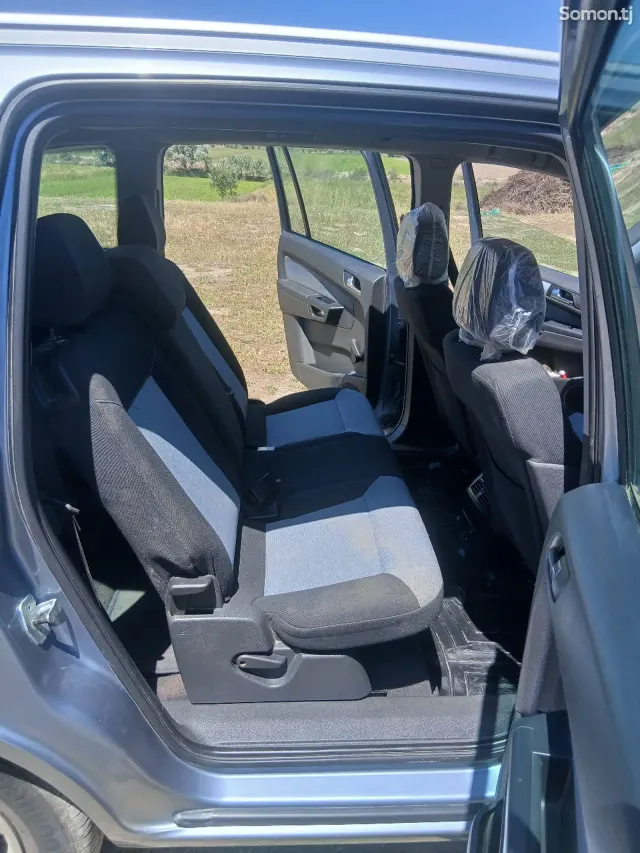 Opel Zafira 2006 · 2.2 MT