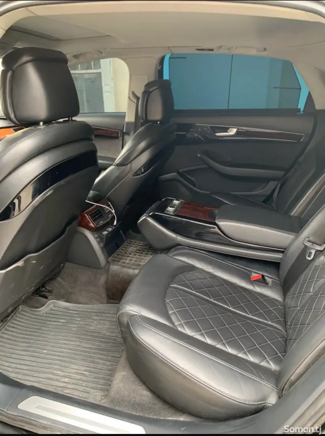 Audi A8 2012 · 3.0 AT