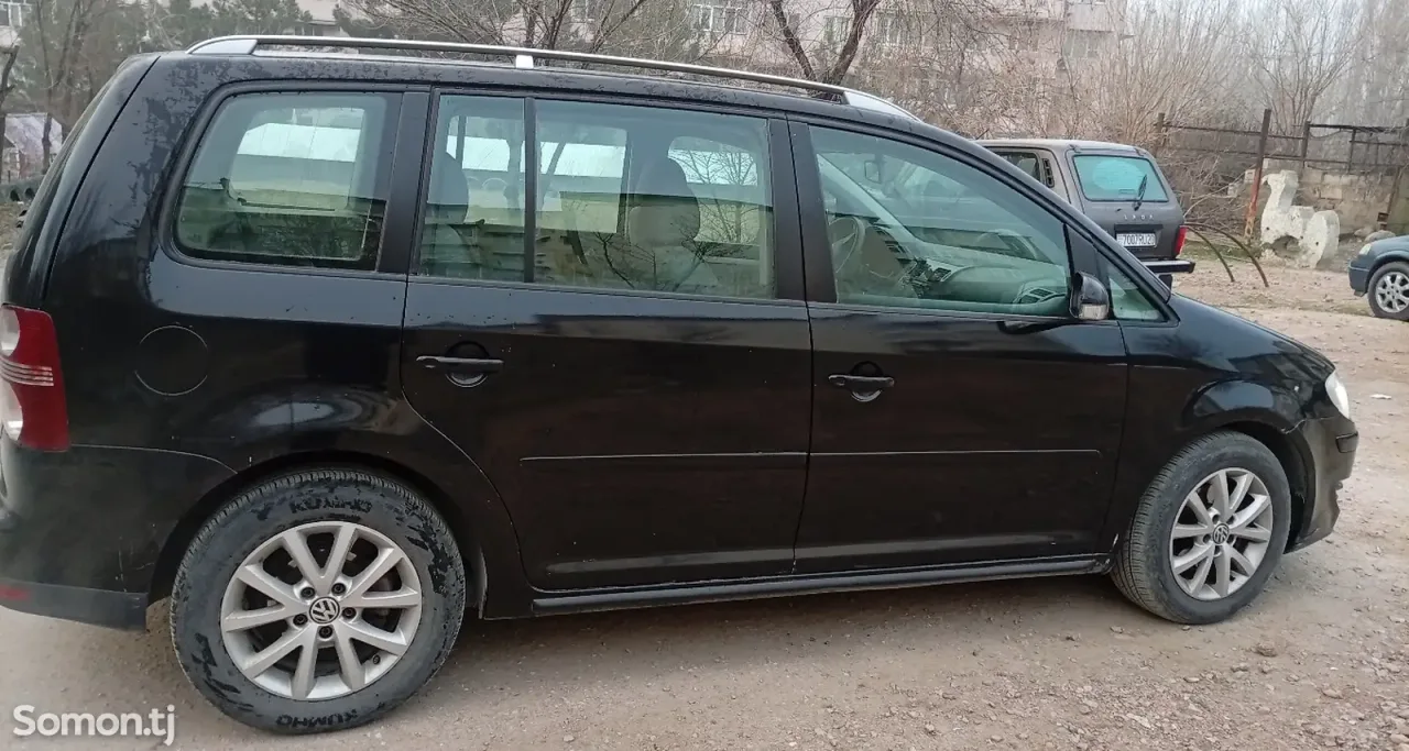 Volkswagen Touran 2007 · 1.4 AT