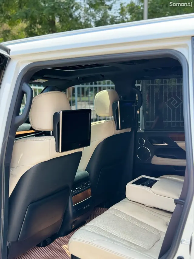 Lexus LX series 2018 · 5.7 AT