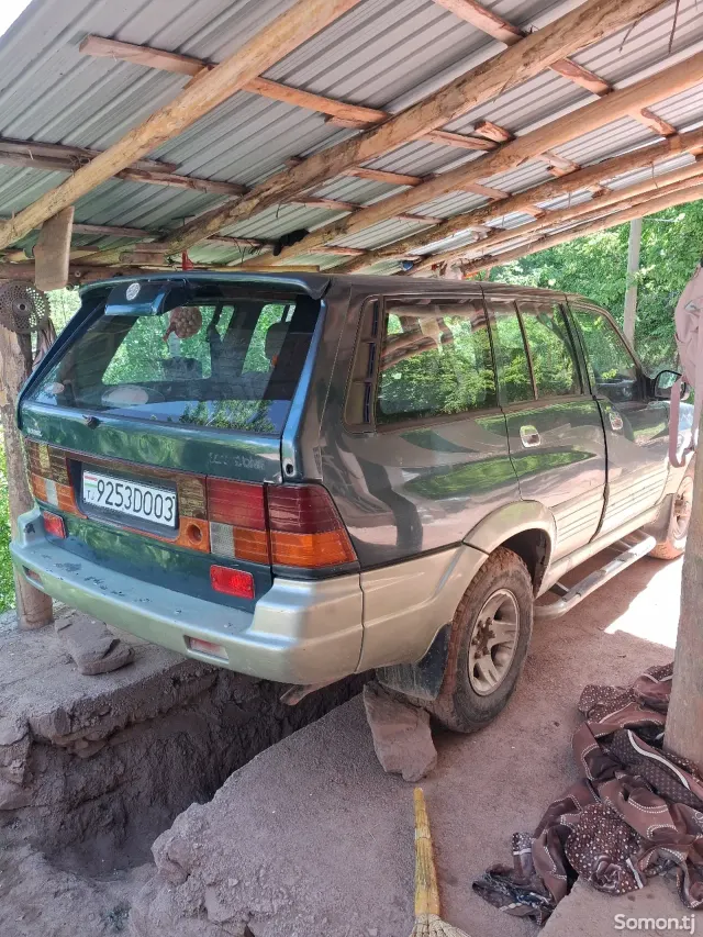 Ssang Yong Musso 1995 · 2.7 MT