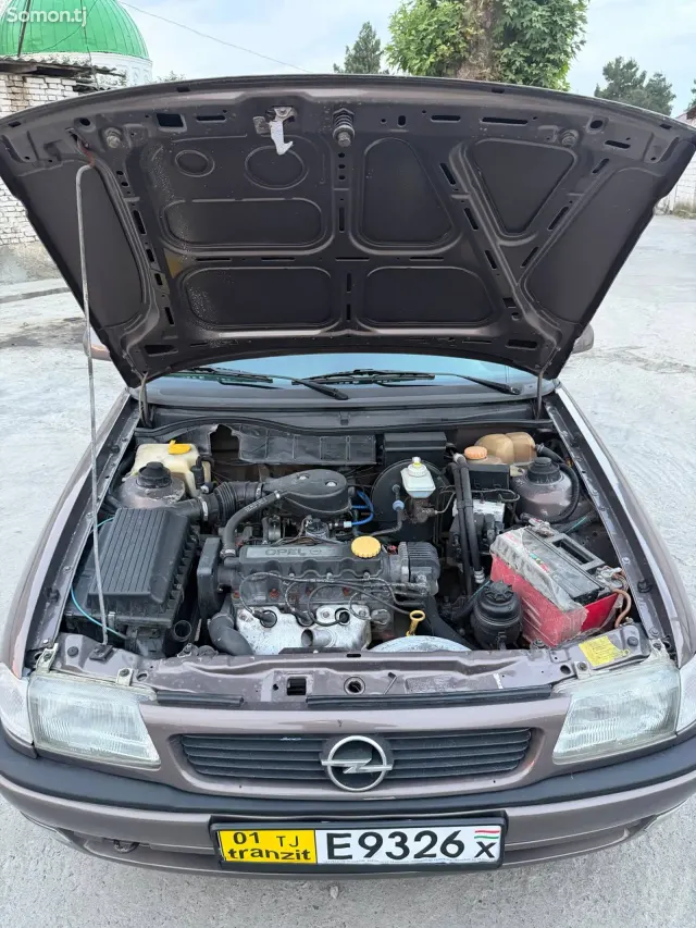 Opel Astra F 1998 · 1.6 MT
