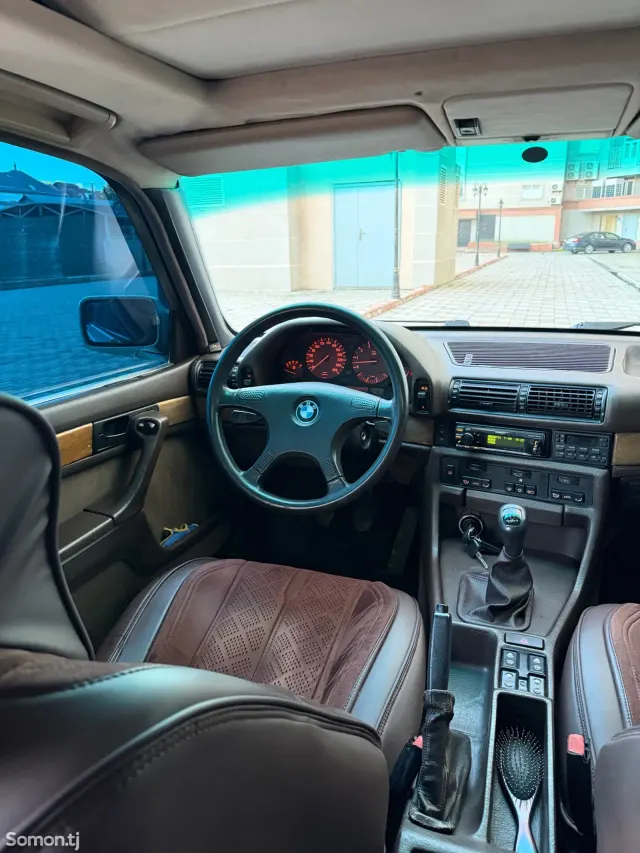 BMW 7 series 1994 · 3.2 MT