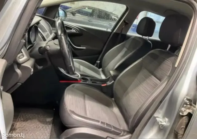 Opel Astra J 2014 · 1.6 MT