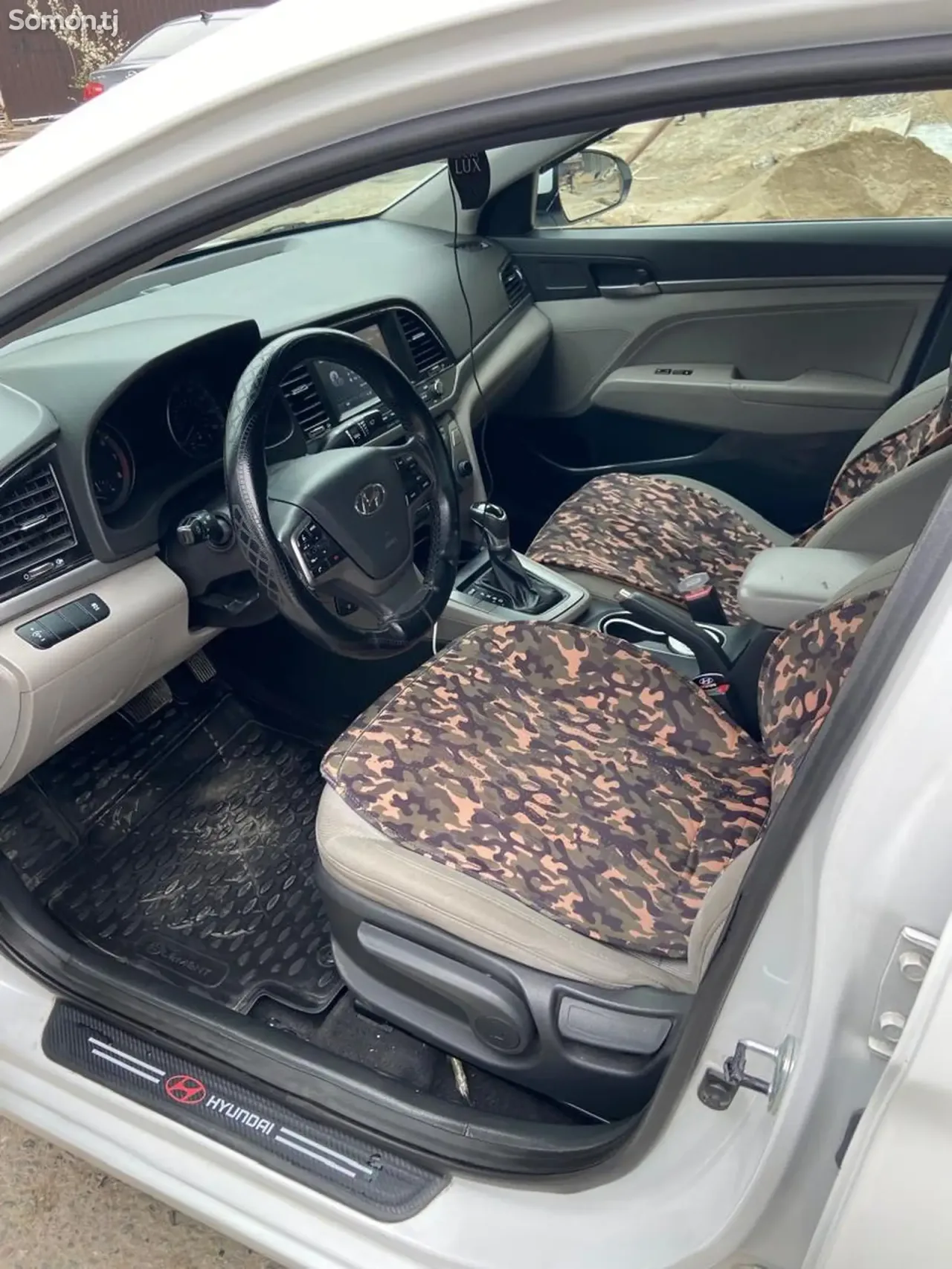 Hyundai Elantra 2017 · 2.0 AT