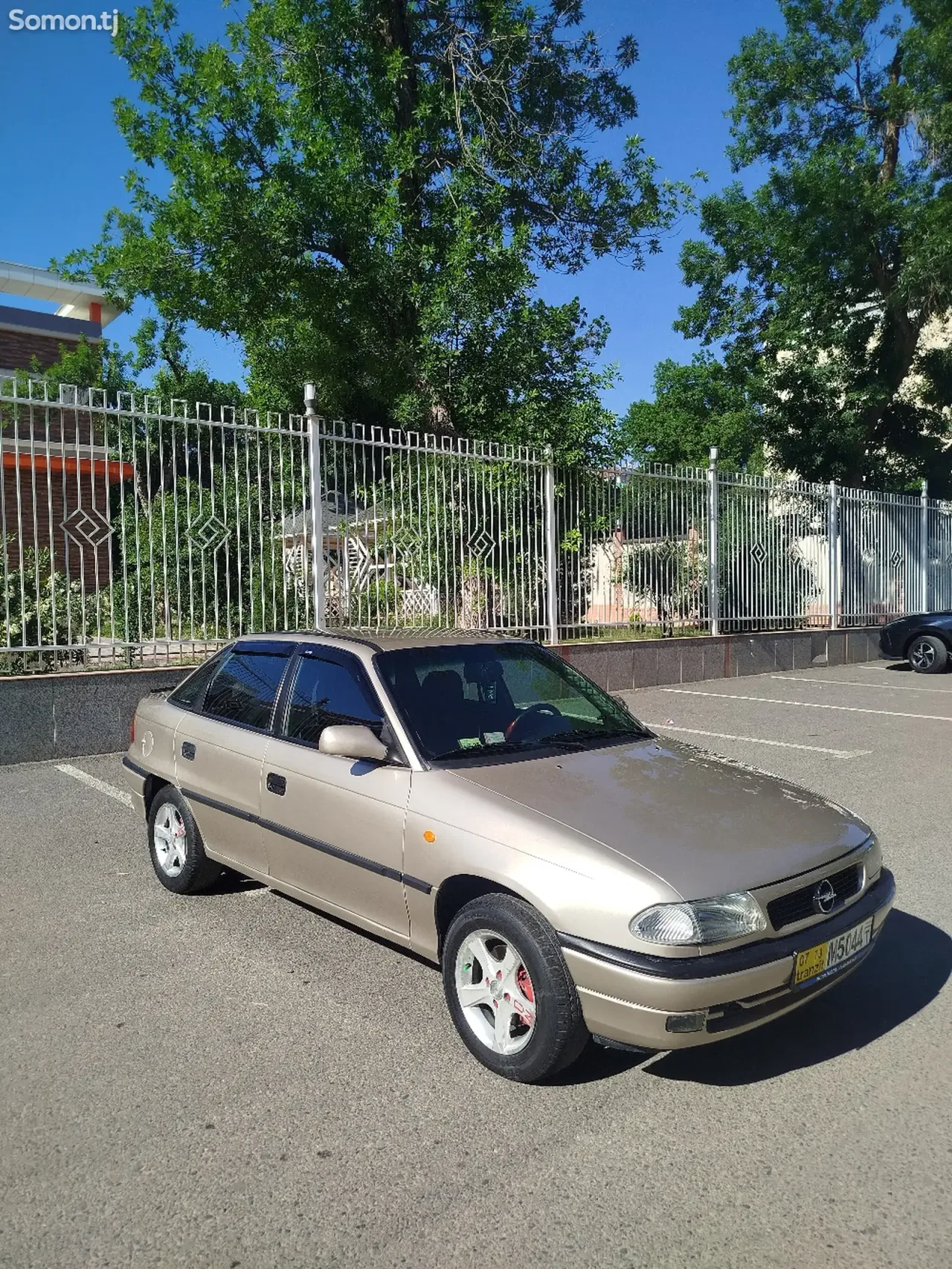 Opel Astra F 1995 · 1.6 MT