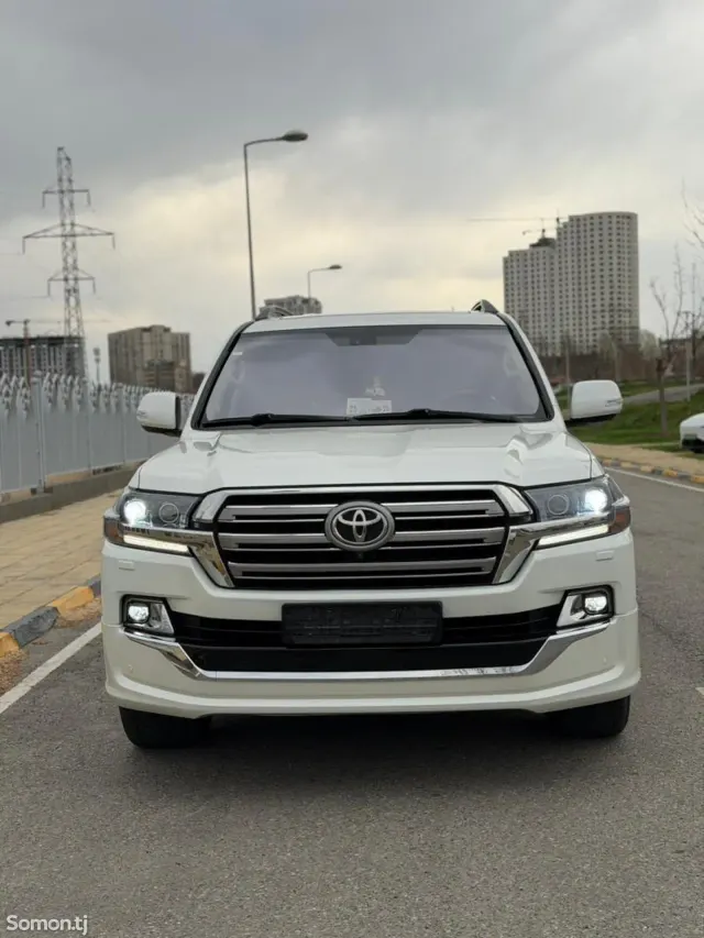 Toyota Land Cruiser 2017 · 4.5 AT