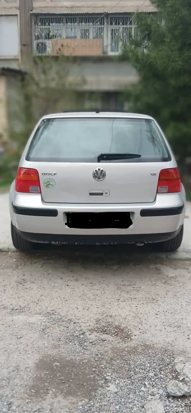 Volkswagen Golf 1999 · 1.6 MT