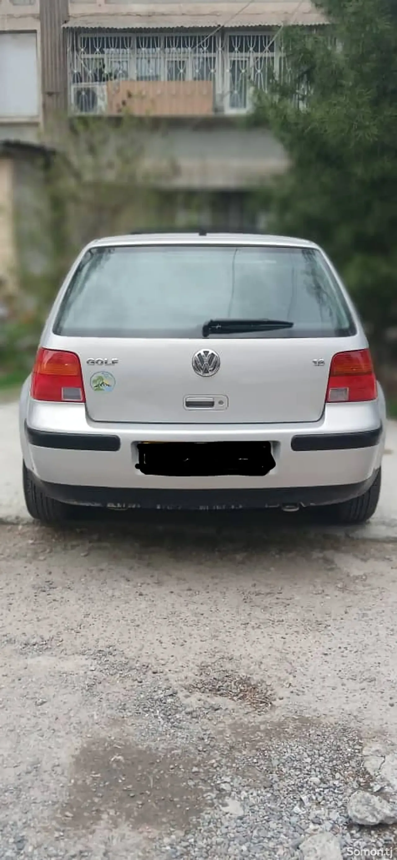 Volkswagen Golf 1999 · 1.6 MT