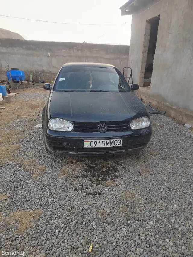 Volkswagen Golf 1999 · 1.6 MT