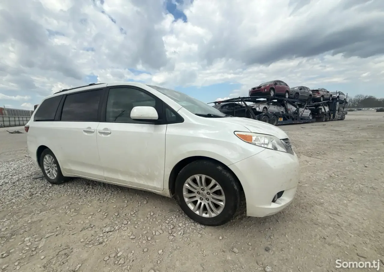 Toyota Sienna 2015 · 3.5 AT
