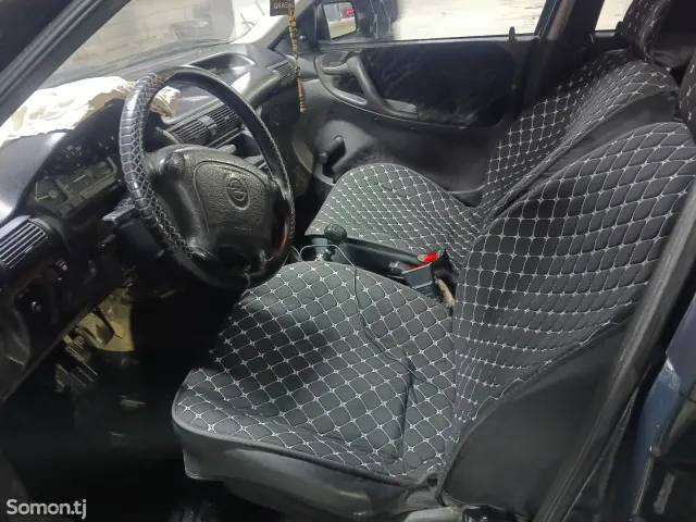 Opel Astra F 1994 · 1.6 MT
