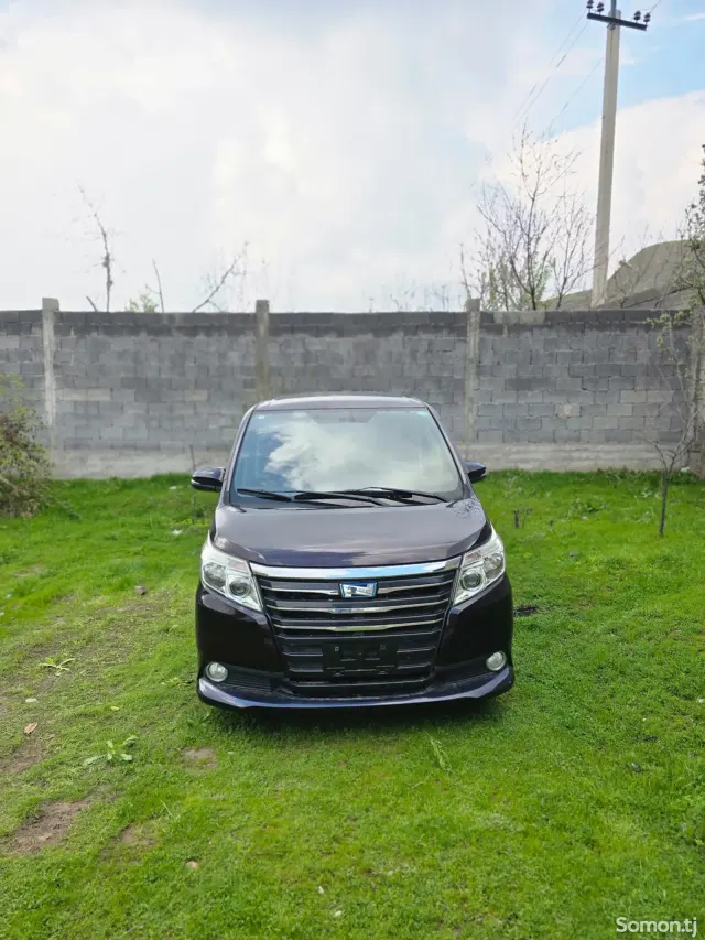 Toyota Noah 2014 · 2.0 AT