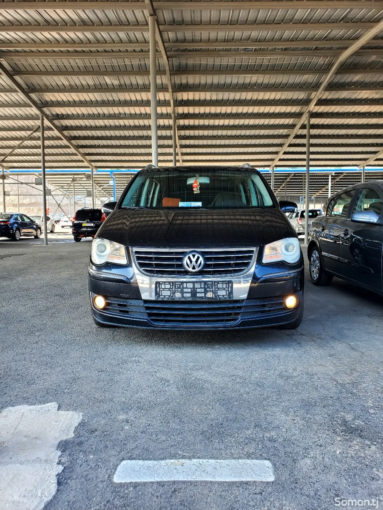 Volkswagen Touran 2007 · 1.4 MT