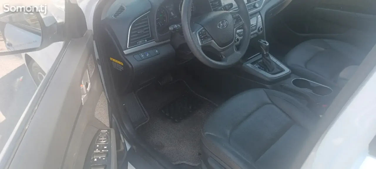 Hyundai Avante 2017 · 1.6 AT