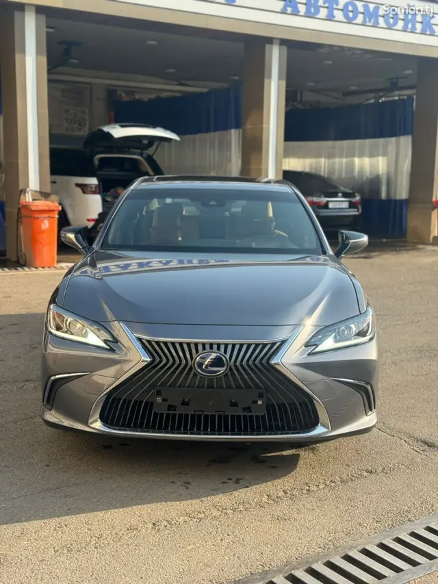Lexus ES series 2021 · 3.0 AT
