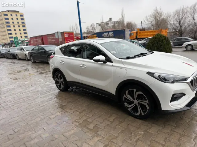 Hongqi E-HS3 2019 · AT