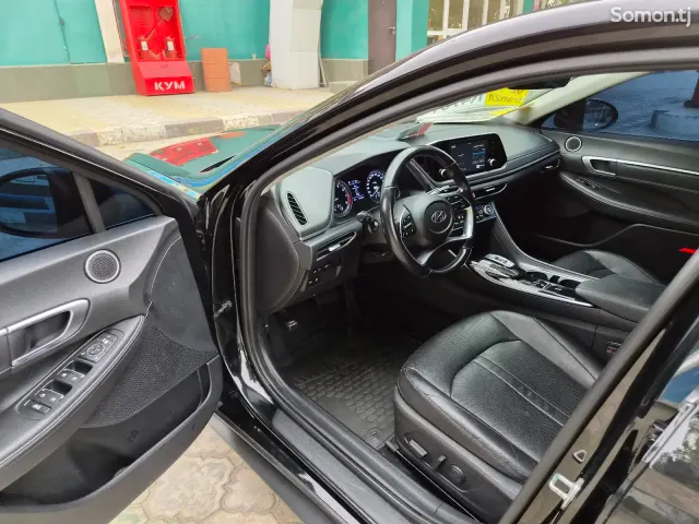 Hyundai Elantra 2021 · 2.0 AT