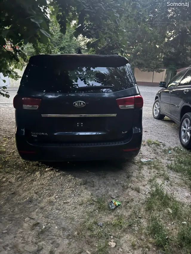 Kia Sedona 2015 · 3.3 AT