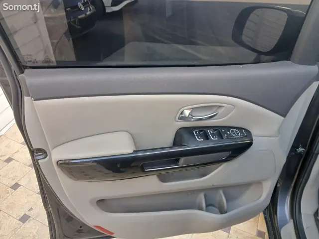 Kia Carnival 2015 · 2.2 AT