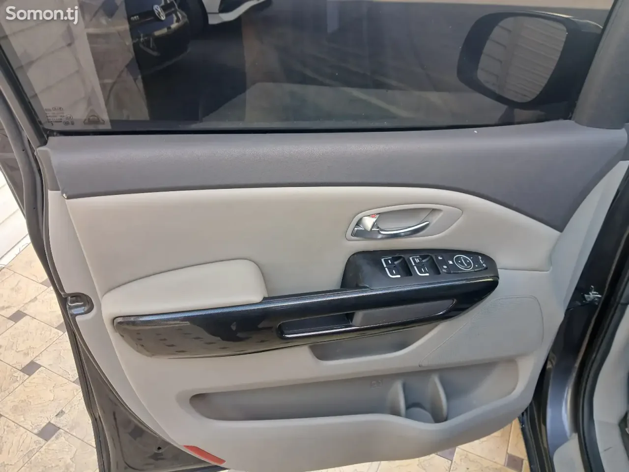 Kia Carnival 2015 · 2.2 AT