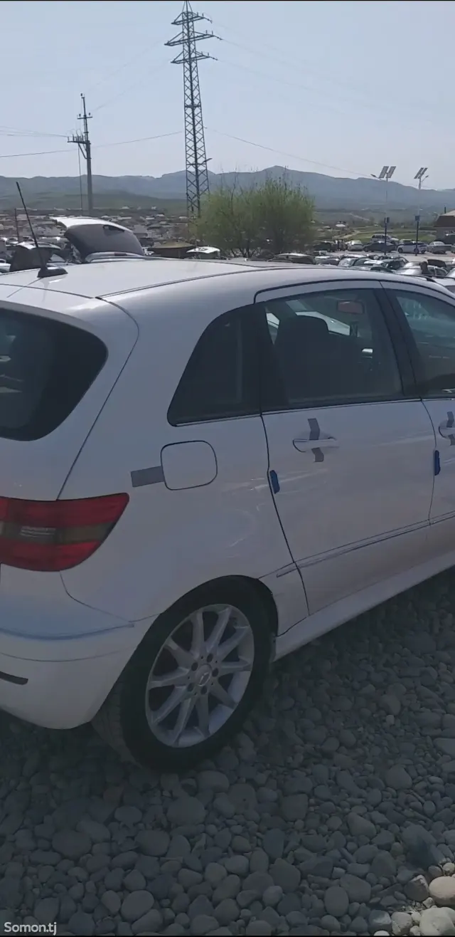 Mercedes-Benz B class 2009 · 2.0 AT