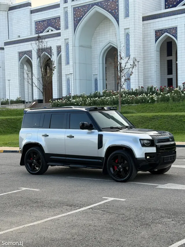 Land Rover Defender 2023 · 3.0 AT
