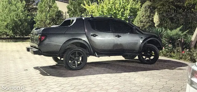 Mitsubishi L200 2012 · 2.4 MT