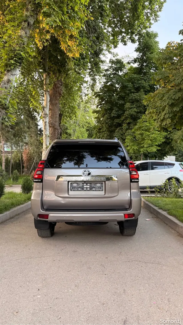 Toyota Land Cruiser Prado 2022 · 2.8 AT