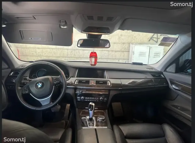 BMW 7 series 2015 · 4.0 AT