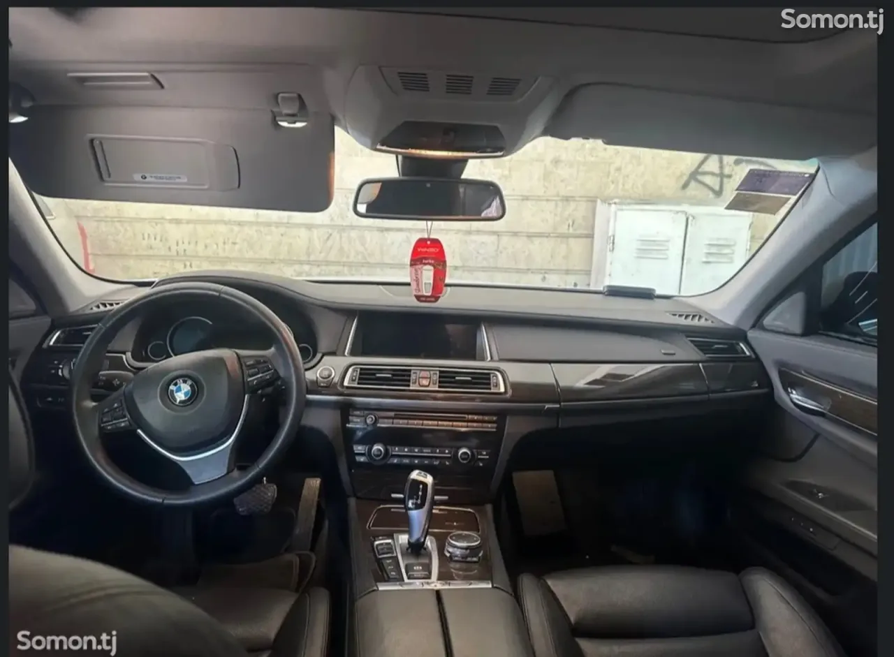 BMW 7 series 2015 · 4.0 AT