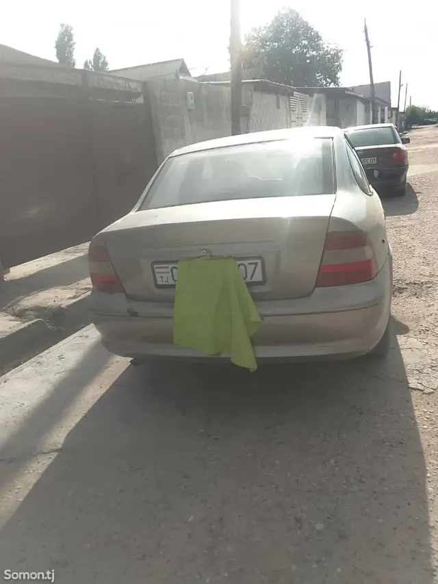Opel Vectra B 1996 · 1.6 MT