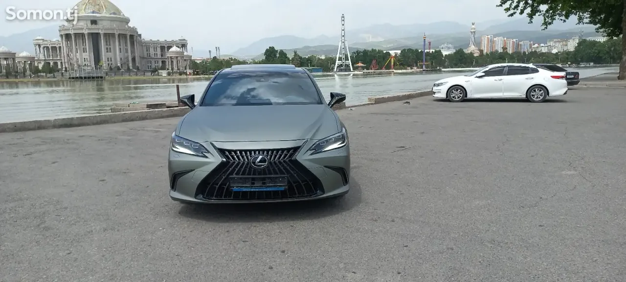 Lexus ES series 2024 · 3.0 AT
