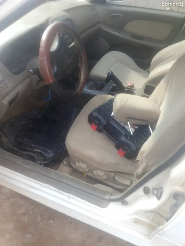 Hyundai Sonata 2004 · 2.2 MT