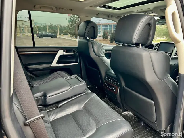Toyota Land Cruiser 2018 · 4.5 AT
