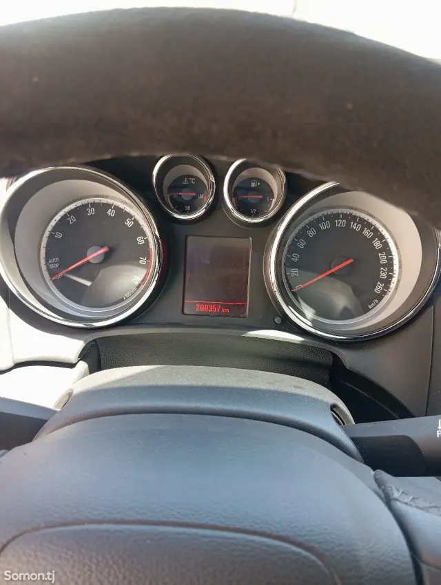 Opel Astra J 2015 · 1.4 MT