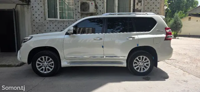 Toyota Land Cruiser Prado 2014 · 0.4 AT