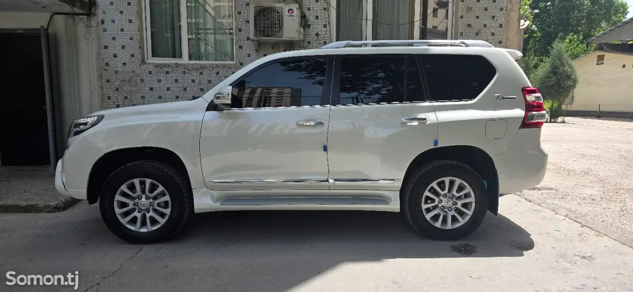 Toyota Land Cruiser Prado 2014 · 0.4 AT