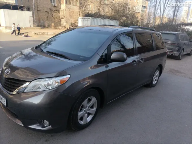 Toyota Sienna 2014 · 3.5 AT