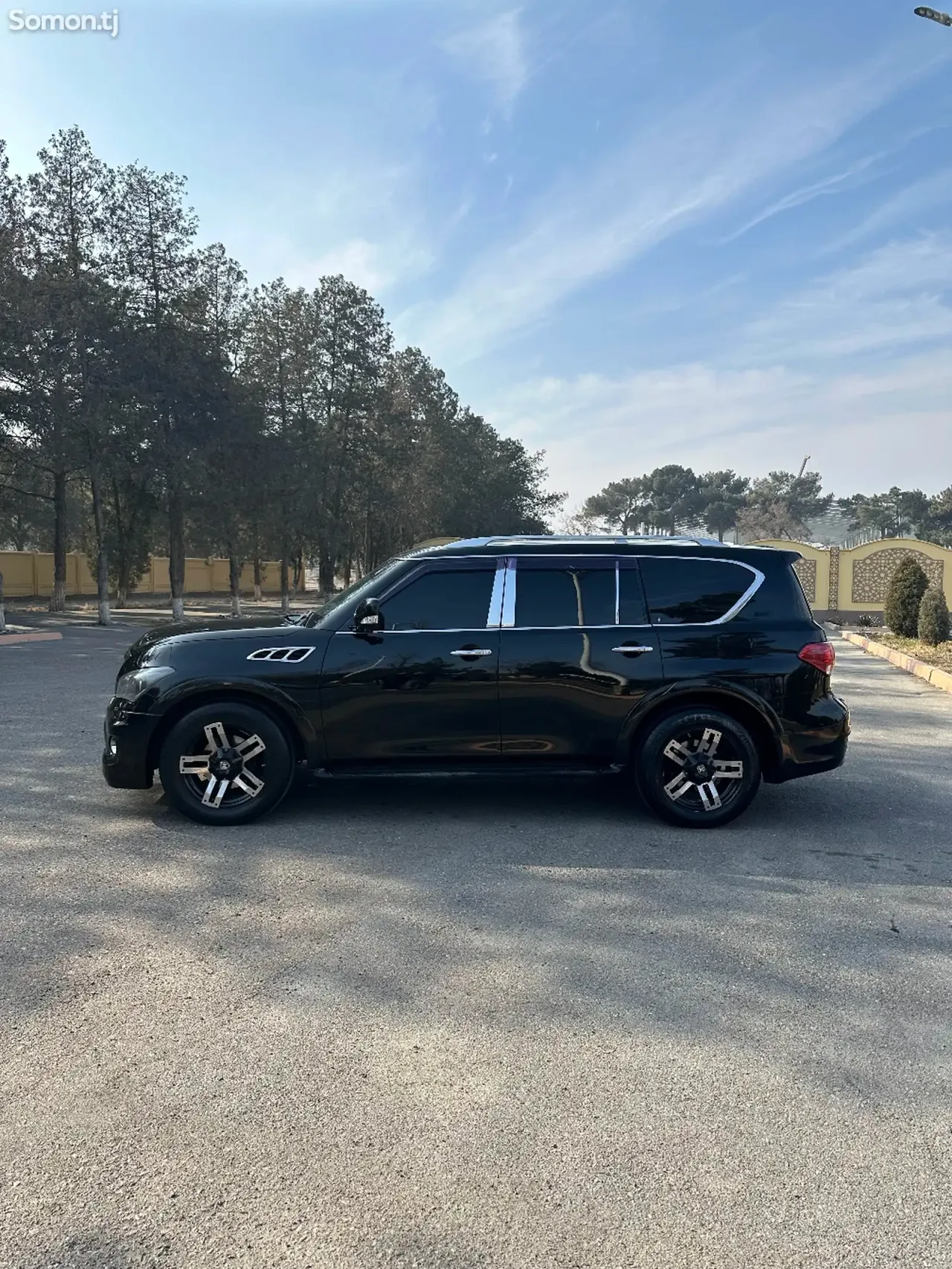 Infiniti QX series 2010 · 5.6 AT