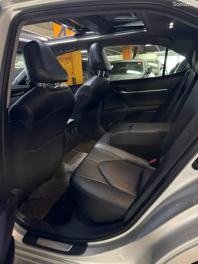 Toyota Camry 2019 · 2.5 AT