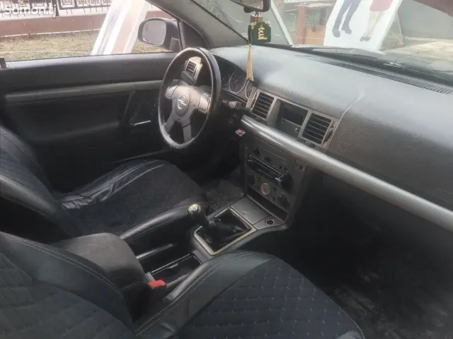 Opel Vectra C 2004 · 1.8 MT