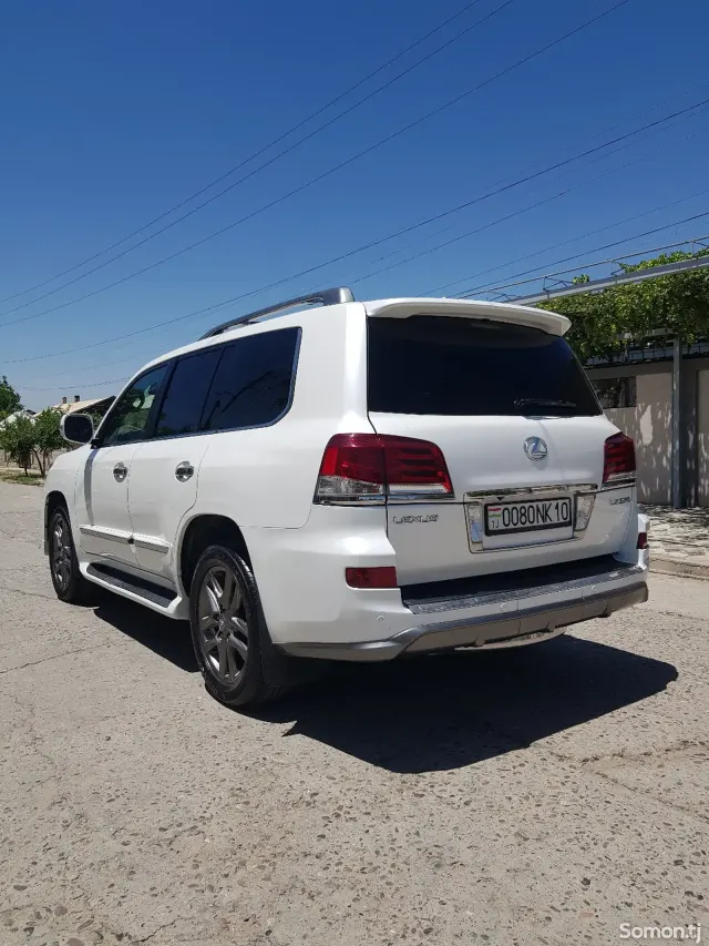 Lexus LX series 2014 · 5.7 AT