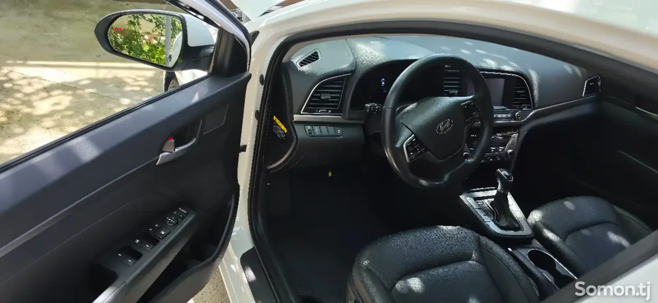 Hyundai Avante 2016 · 1.6 AT