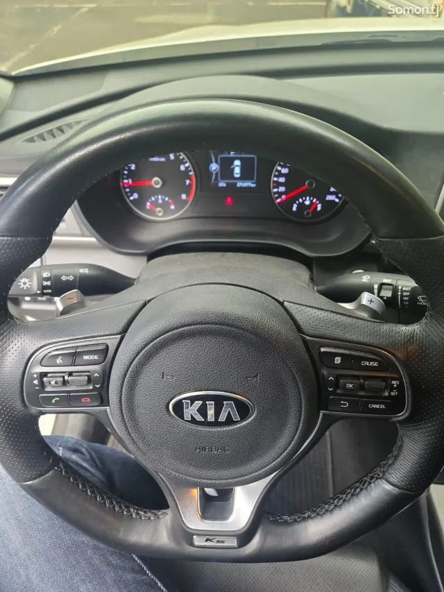 Kia K5 2018 · 2.0 AT
