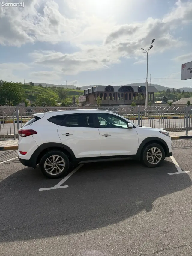 Hyundai Tucson 2016 · 2.0 AT