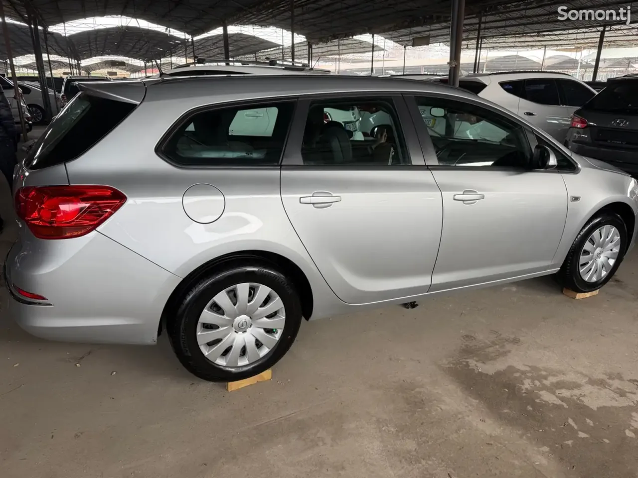 Opel Astra J 2014 · 1.6 MT