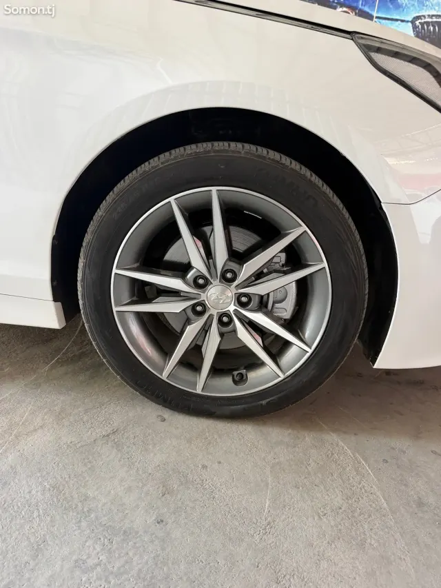 Hyundai Sonata 2015 · 2.0 AT